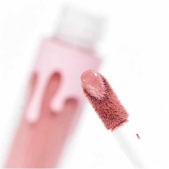 Lip Shine Lacquer By Kylie Cosmetics - Picture 2 of 3